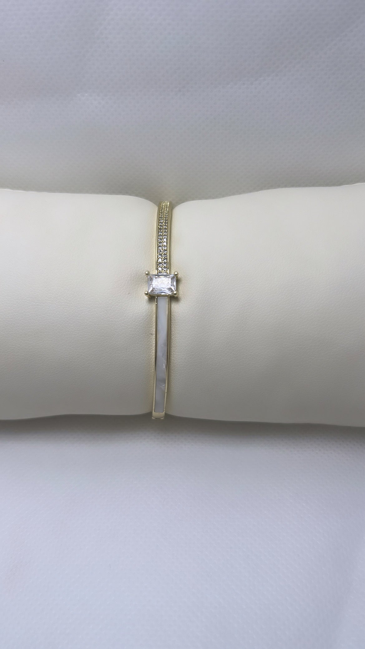 Lola Bangle