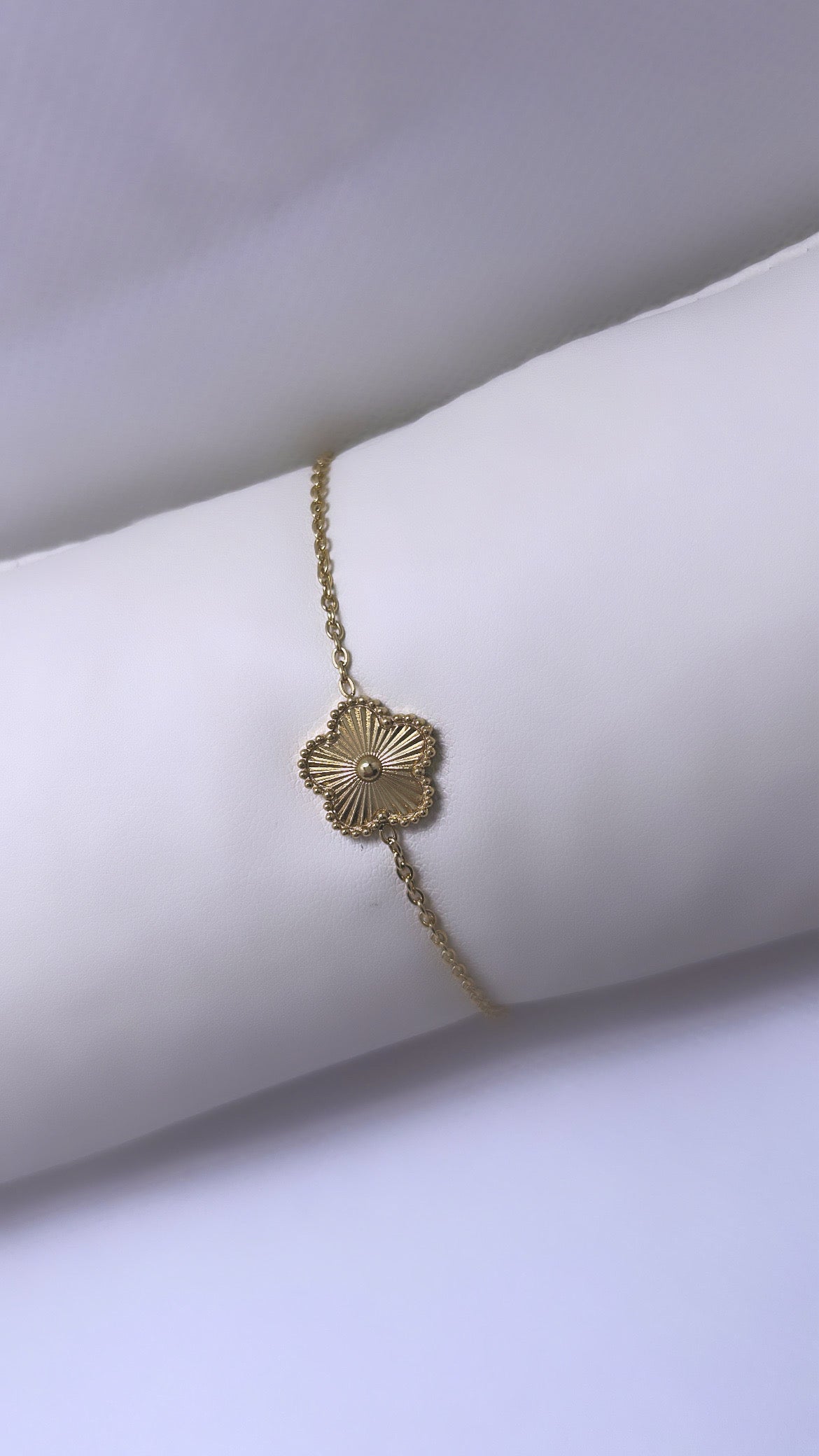 Golden clover bracelet