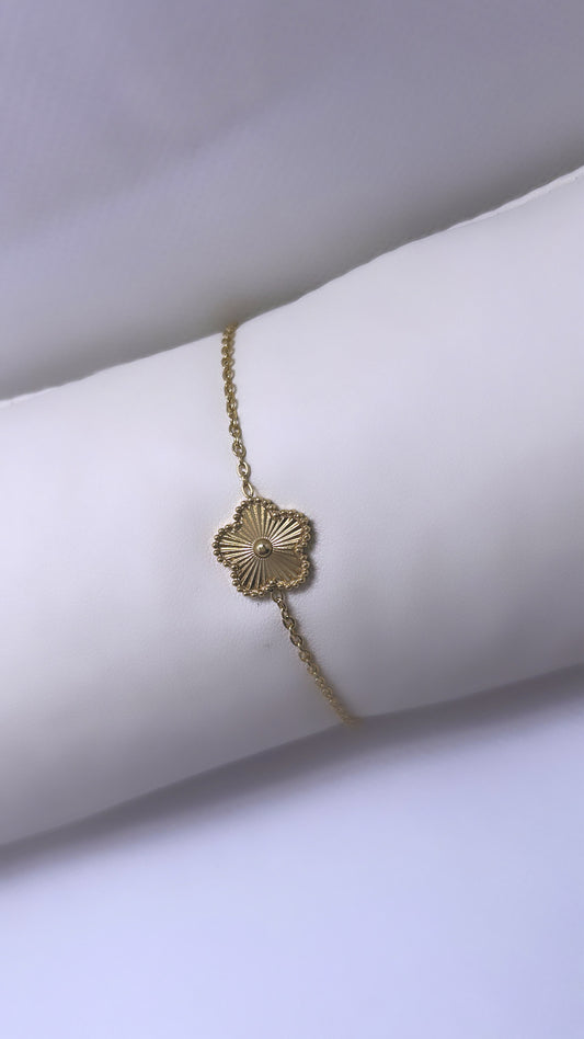 Golden clover bracelet
