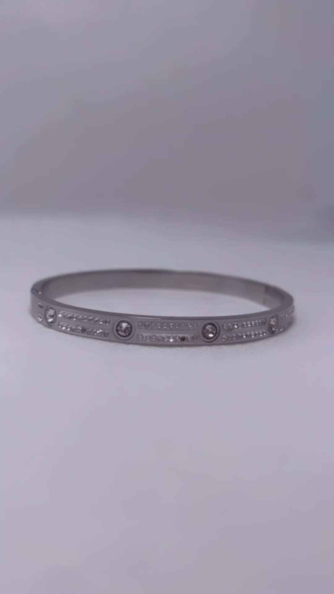NOVA BANGLE